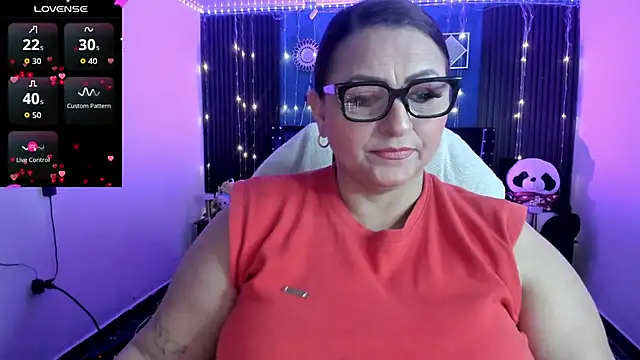 Ivonnee   online show from 05/02/26, 03:34