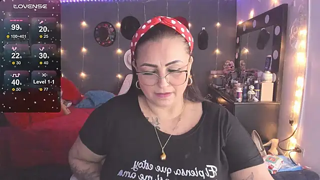 Snapshot of Ivonnee__ chatting on 02/26/25, 06:40 Ivonnee online show from 02/26/25, 06:40