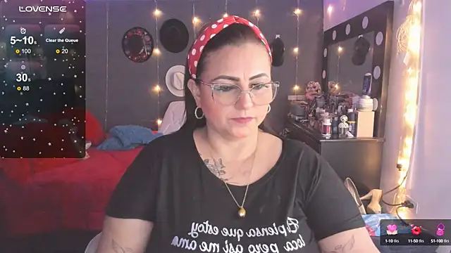 Snapshot of Ivonnee__ chatting on 02/26/25, 03:35 Ivonnee online show from 02/26/25, 03:35