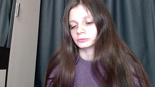 Snapshot of Effi_18 chatting on 10/19/25, 03:48 Effi 18 online show from 10/19/25, 03:48