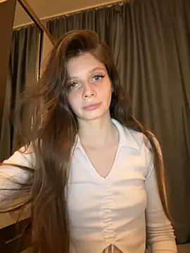 Snapshot of Effi_18 chatting on 10/12/25, 05:47 Effi 18 online show from 10/12/25, 05:47