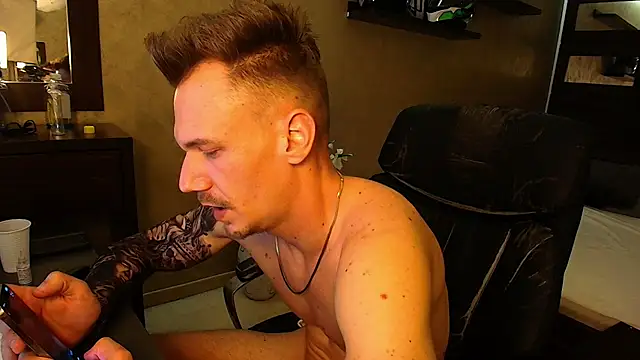 Snapshot of MateoBenjaminX chatting on 03/17/25, 11:24 MateoBenjaminX online show from 03/17/25, 11:24