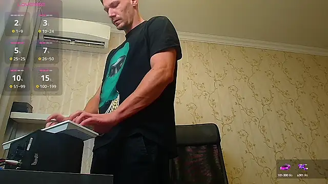 Snapshot of MateoBenjaminX chatting on 09/26/25, 05:25 MateoBenjaminX online show from 09/26/25, 05:25