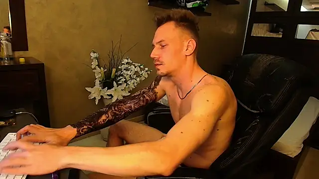 Snapshot of MateoBenjaminX chatting on 03/17/25, 08:19 MateoBenjaminX online show from 03/17/25, 08:19