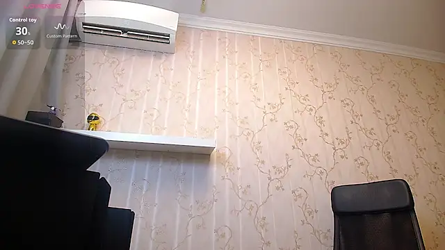 Snapshot of MateoBenjaminX chatting on 10/17/25, 04:49 MateoBenjaminX online show from 10/17/25, 04:49