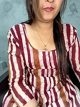 Snapshot of Shanaya_Hotty chatting on 01/29/25, 12:01 Shanaya Hotty online show from 01/29/25, 12:01