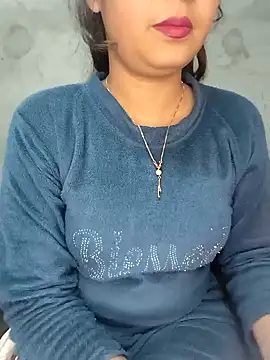 Snapshot of Shanaya_Hotty chatting on 01/17/25, 07:27 Shanaya Hotty online show from 01/17/25, 07:27