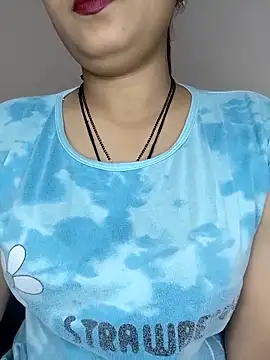 Snapshot of Shanaya_Hotty chatting on 10/17/25, 08:43 Shanaya Hotty online show from 10/17/25, 08:43
