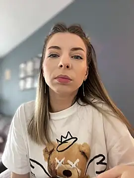 Mia Ethan online show from 05/19/26, 06:42