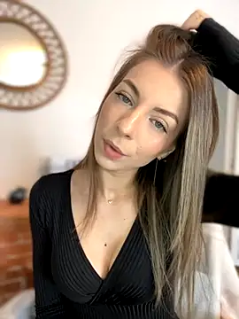 Mia Ethan online show from 10/28/25, 09:19