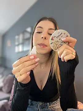 Mia Ethan online show from 03/25/26, 08:03