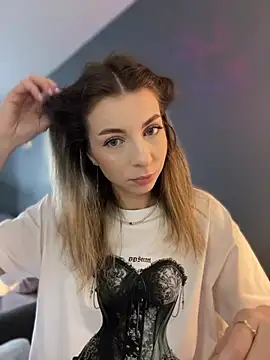 Mia Ethan online show from 06/04/26, 07:13