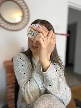 Mia Ethan online show from 10/21/25, 08:36