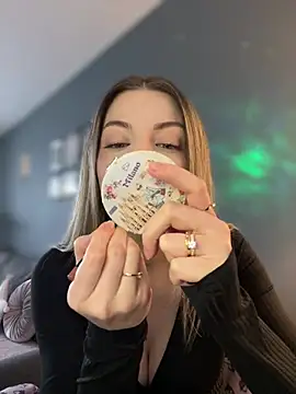 Mia Ethan online show from 03/31/26, 08:38