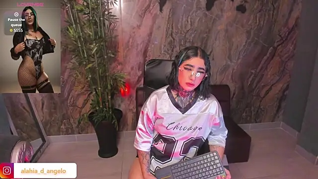 Alahia Dangelo online show from 04/25/26, 02:25