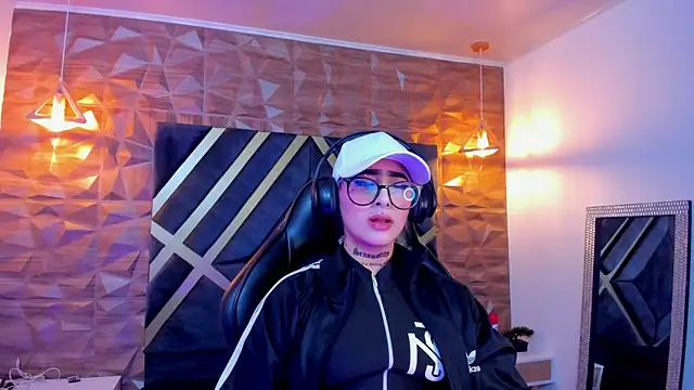 Alahia Dangelo online show from 10/03/25, 11:45