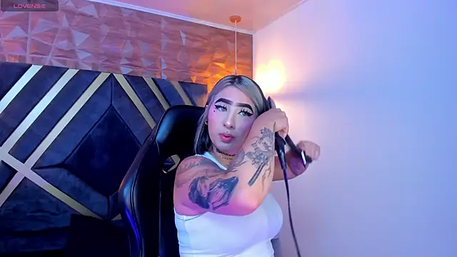 Alahia Dangelo online show from 10/10/25, 11:33