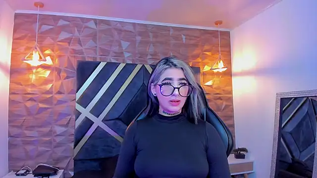 Alahia Dangelo online show from 10/18/25, 11:45