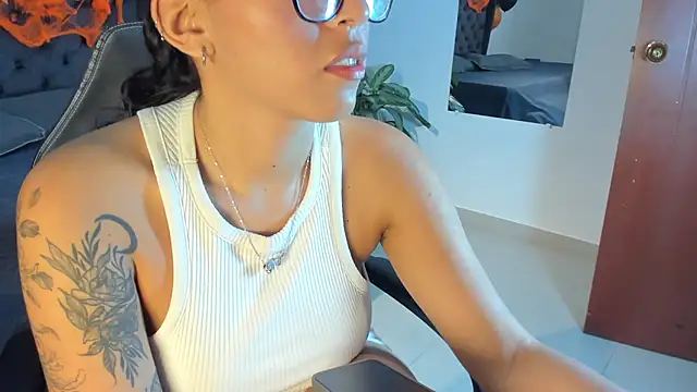  maria foxx  online show from 10/15/25, 07:33