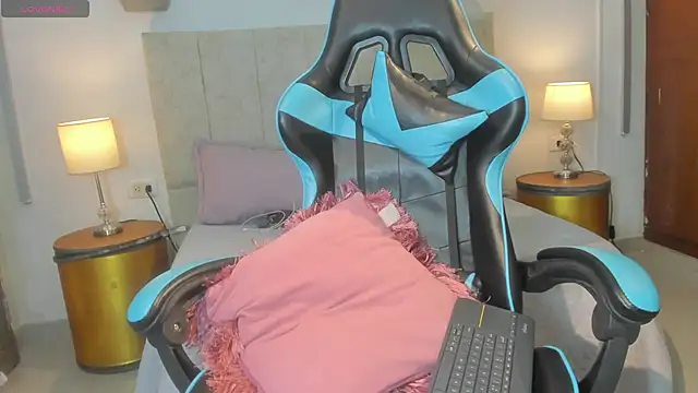  maria foxx  online show from 12/15/25, 05:52