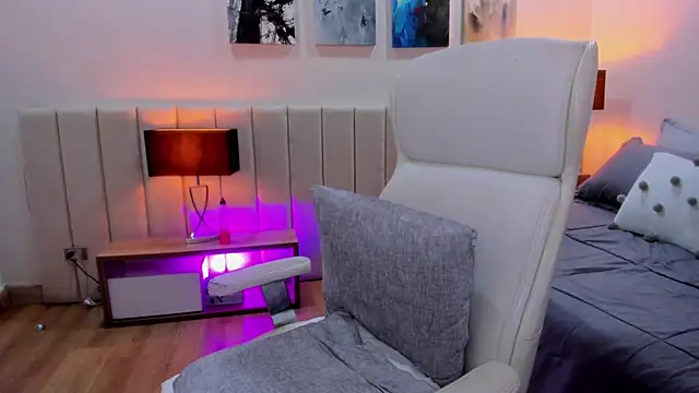 DaniRousse online show from 12/04/25, 03:38