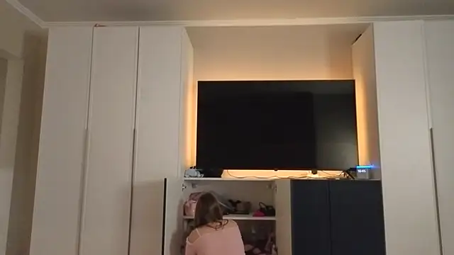 endlesssoffi online show from 11/17/25, 08:24