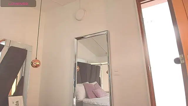 Milkdulce1 online show from 11/21/25, 01:43