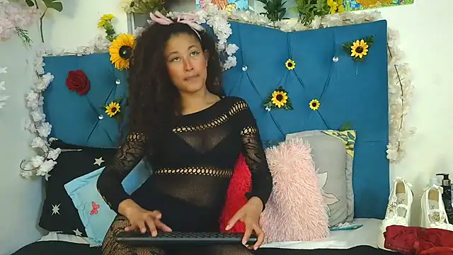 Milkdulce1 online show from 05/12/26, 02:01