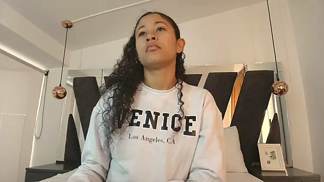 Milkdulce1 online show from 11/11/25, 01:39