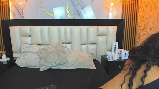 Snapshot of SofiaLaurents chatting on 11/26/25, 12:27 SofiaLaurents online show from 11/26/25, 12:27