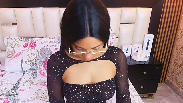 Snapshot of SofiaLaurents chatting on 10/22/25, 01:54 SofiaLaurents online show from 10/22/25, 01:54