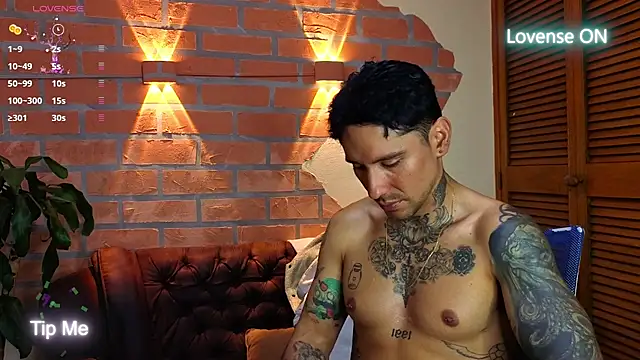 Snapshot of Dylanstonne chatting on 11/04/25, 09:29 Dylanstonne online show from 11/04/25, 09:29