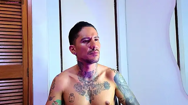 Snapshot of Dylanstonne chatting on 11/20/25, 09:15 Dylanstonne online show from 11/20/25, 09:15