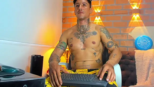 Snapshot of Dylanstonne chatting on 02/25/25, 09:37 Dylanstonne online show from 02/25/25, 09:37