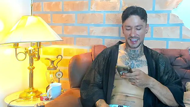 Snapshot of Dylanstonne chatting on 01/30/25, 10:19 Dylanstonne online show from 01/30/25, 10:19