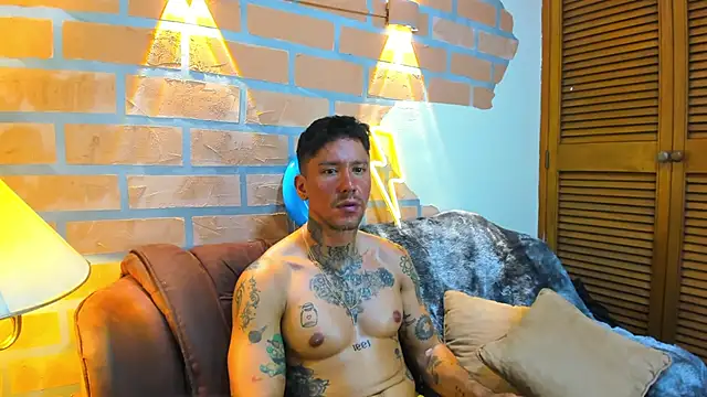 Snapshot of Dylanstonne chatting on 03/11/25, 11:47 Dylanstonne online show from 03/11/25, 11:47