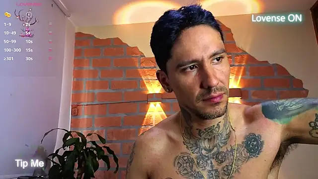 Snapshot of Dylanstonne chatting on 11/08/25, 08:01 Dylanstonne online show from 11/08/25, 08:01