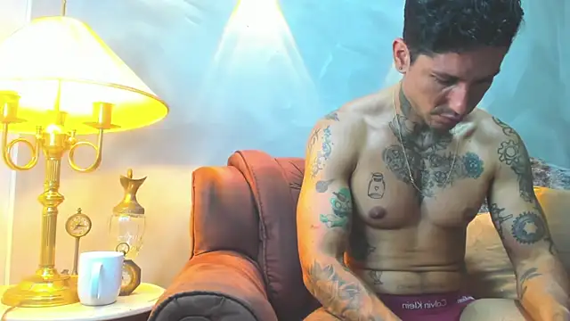 Snapshot of Dylanstonne chatting on 01/18/25, 10:28 Dylanstonne online show from 01/18/25, 10:28