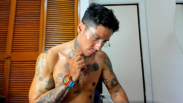 Snapshot of Dylanstonne chatting on 03/22/25, 01:22 Dylanstonne online show from 03/22/25, 01:22