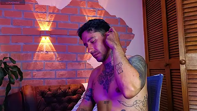 Snapshot of Dylanstonne chatting on 11/07/25, 09:08 Dylanstonne online show from 11/07/25, 09:08