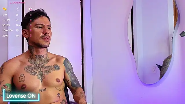 Snapshot of Dylanstonne chatting on 11/21/25, 08:41 Dylanstonne online show from 11/21/25, 08:41