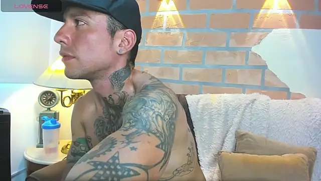 Snapshot of Dylanstonne chatting on 03/07/25, 08:55 Dylanstonne online show from 03/07/25, 08:55