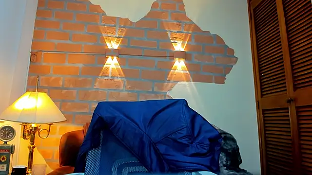 Snapshot of Dylanstonne chatting on 03/19/25, 01:21 Dylanstonne online show from 03/19/25, 01:21