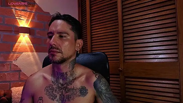 Snapshot of Dylanstonne chatting on 11/27/25, 09:04 Dylanstonne online show from 11/27/25, 09:04