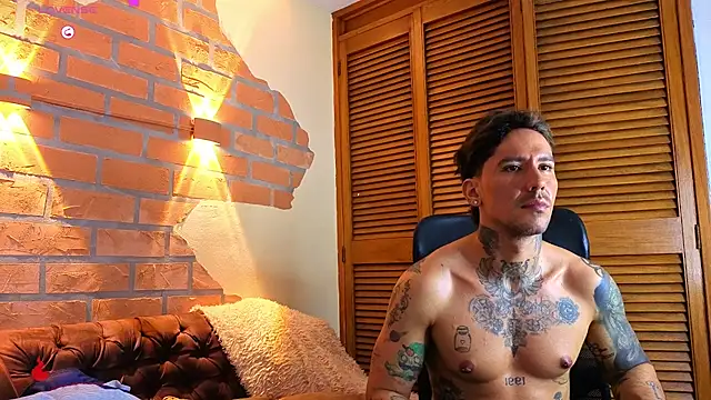 Snapshot of Dylanstonne chatting on 12/17/25, 09:20 Dylanstonne online show from 12/17/25, 09:20