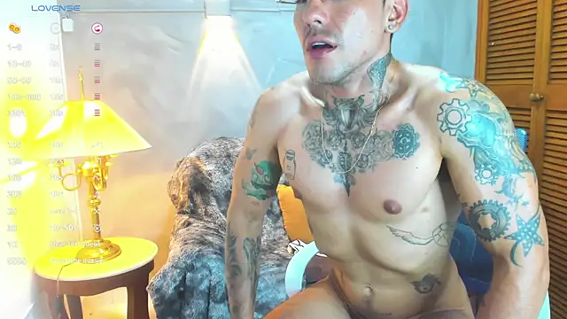 Snapshot of Dylanstonne chatting on 01/16/25, 11:48 Dylanstonne online show from 01/16/25, 11:48