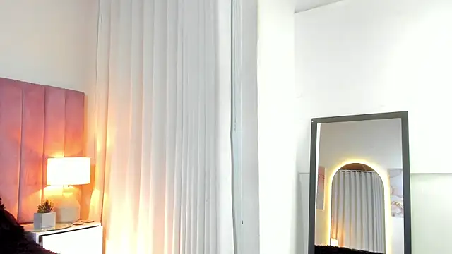 Snapshot of Aleja_arango1 chatting on 02/11/25, 06:55 Aleja arango1 online show from 02/11/25, 06:55
