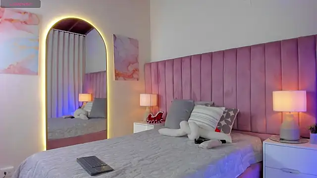 Snapshot of Aleja_arango1 chatting on 11/24/25, 10:54 Aleja arango1 online show from 11/24/25, 10:54