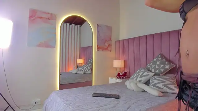 Aleja arango1 online show from 12/22/25, 09:15