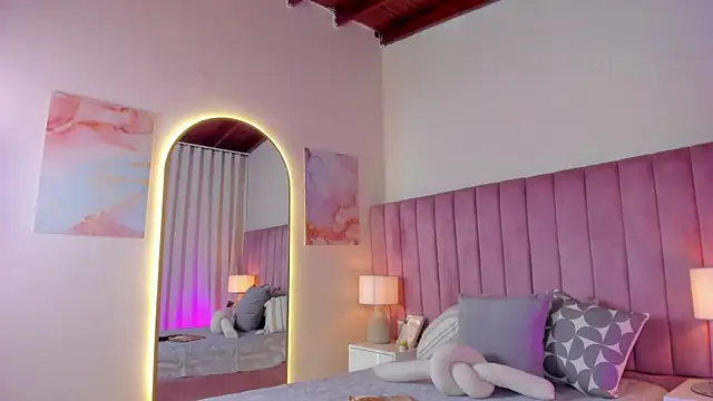 Snapshot of Aleja_arango1 chatting on 11/10/25, 08:58 Aleja arango1 online show from 11/10/25, 08:58